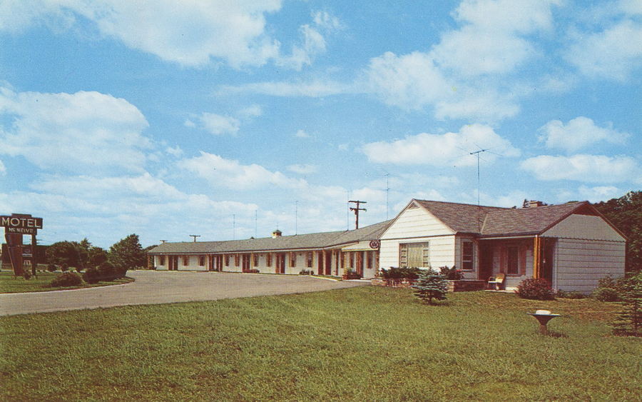 Motel McNeive (Oakland Motel) - Vintage Postcard